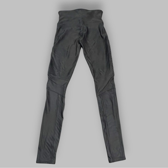 🎉HP🎉 Excellent Used Condition SPANX Moto Legging in Gunmetal Grey. Size Small. - Picture 6 of 13